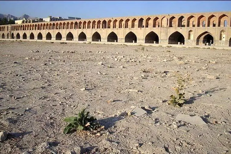 هشدار نماینده مجلس: بحران آب اصفهان تا سه ماه آینده چندین استان را درگیر میکند