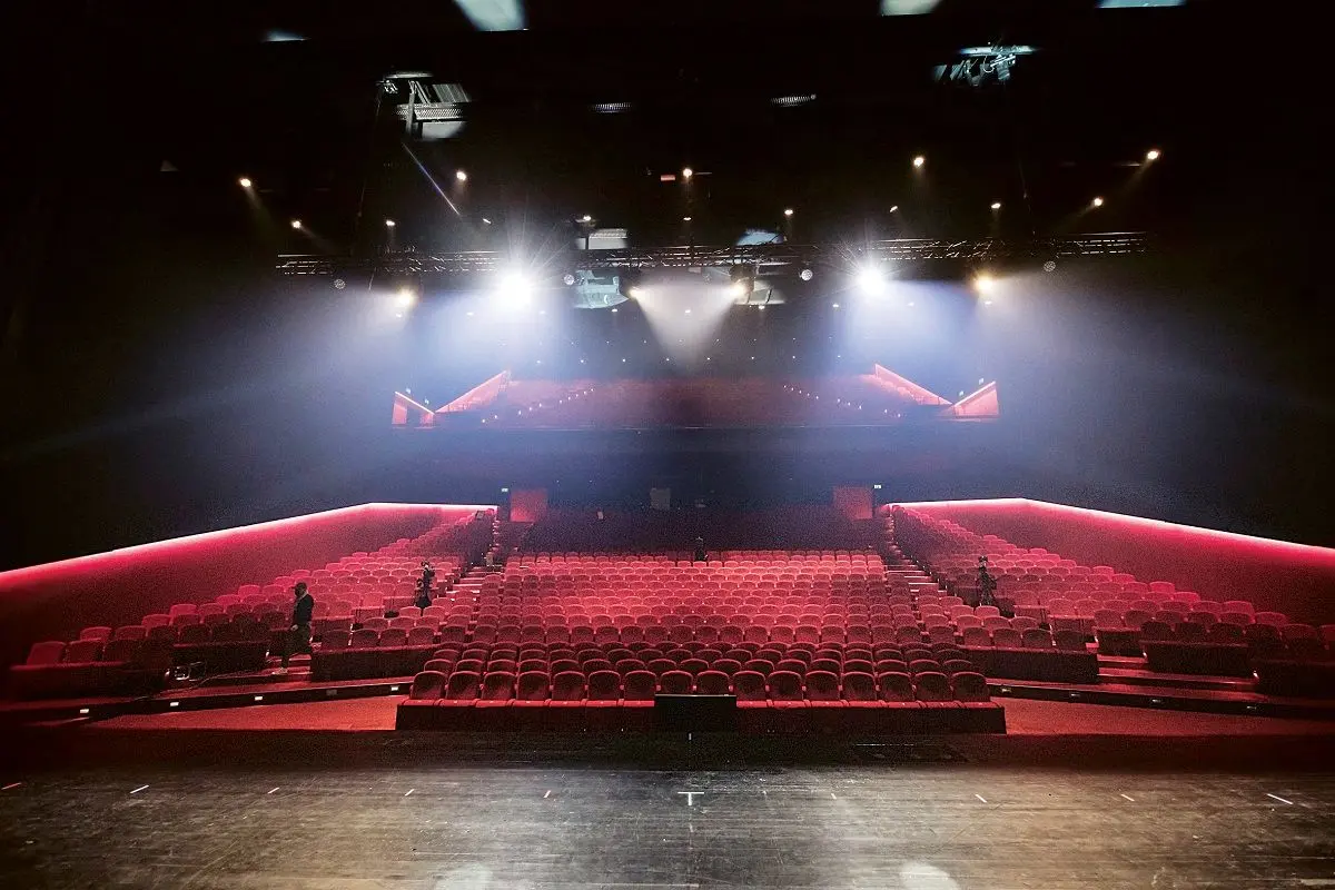 تکرار رویای تکراری/چرا بازگشت خواننده‌‏های لس‌‏آنجلسی به ایران هر بار به بن‏‌بست می‏‌خورد؟ 