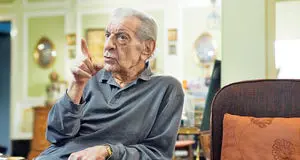 پاسدار مرزهای عقلانیت/درباره تفرّد عزت‏‌الله فولادوند در ساحت ترجمه و تفکر به مناسبت 90 سالگی او