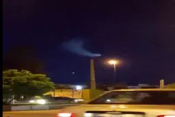 رؤیت شئ نورانی در آسمان ایران همزمان با پرتاب موشک روسی