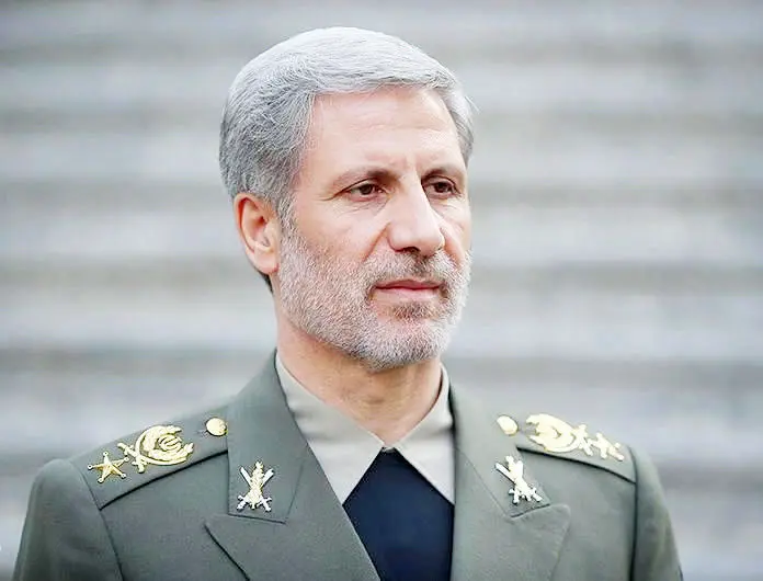 فرمانده کل ارتش: اجازه نخواهیم داد یک وجب از خاک ایران از آن جدا شود