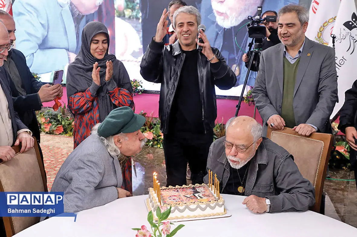 از اعلام برندگان تا تولد بزرگان/آغاز جشنواره‌‌ی تئاتر فجر با تجلیل از زنجان‌پور و فراهانی  