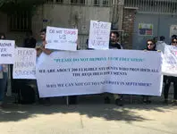 تعلیق تحصیل پس از جنگ 12 روزه/گزارش میدانی «هم‏‌میهن» از سفارت ایتالیا و آلمان در تهران 
که این روزها دانشجویان ایرانی در انتظار صدور ویزا مقابل‏شان تجمع می‏‌کنند