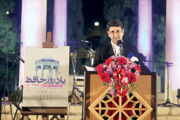 فارسی فناورانه/ستار هاشمی در مراسم بزرگداشت حافظ شیرازی از لزوم استفاده از ظرفیت‏‌های هوش مصنوعی برای ترویج زبان فارسی سخن گفت