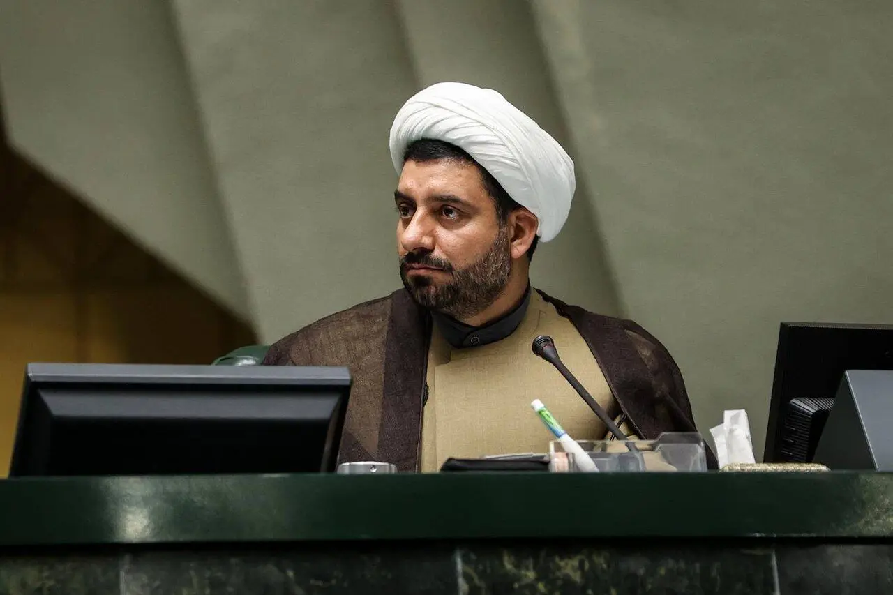 نماینده مجلس: با بریکس و شانگهای میتوان اقتصاد منهای دلار را تجربه کرد
