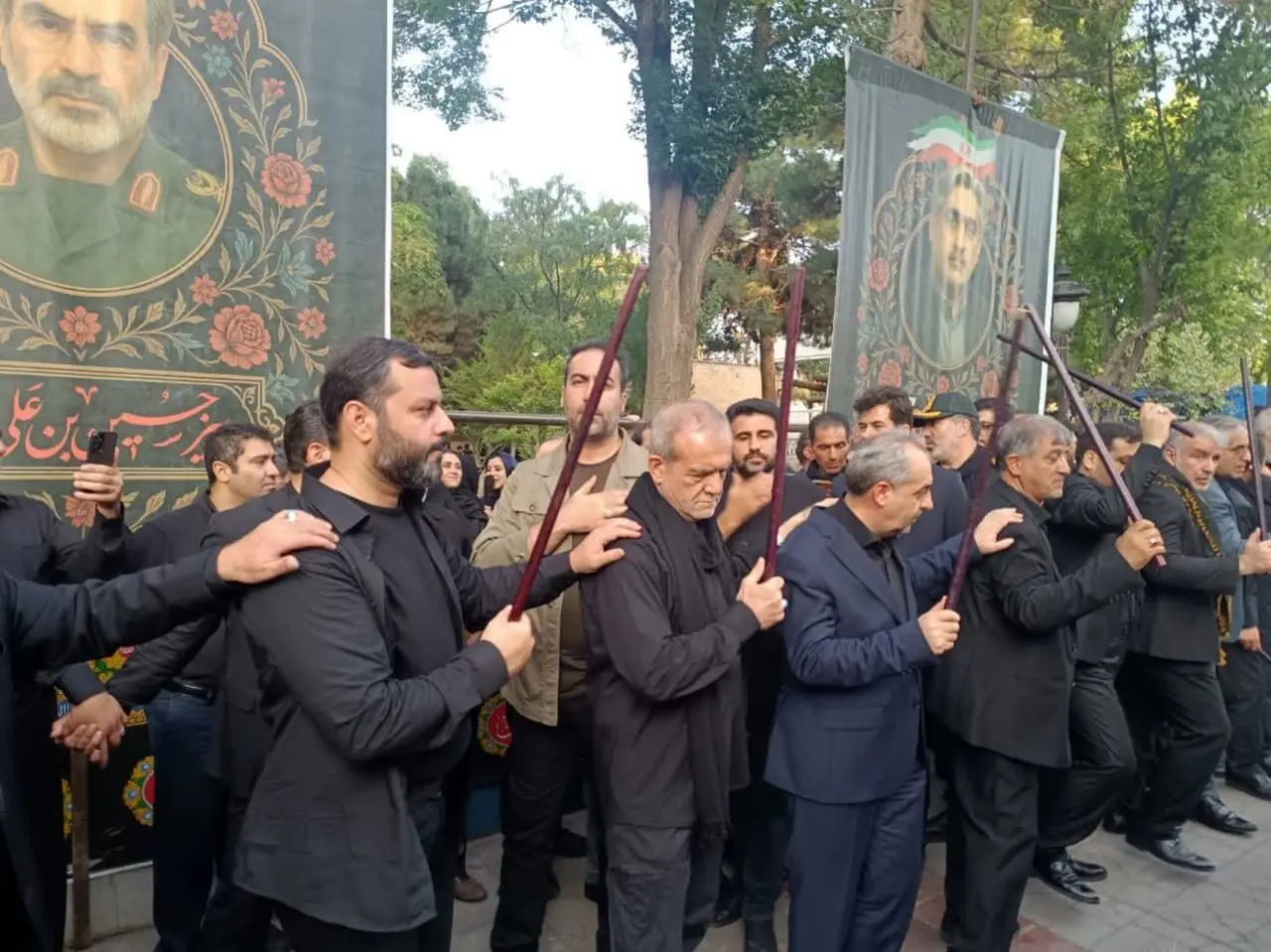 رئیسجمهور در سوگ حسینی؛ حضور در مراسم عزاداری تبریز
