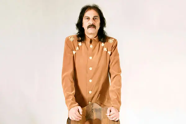 پلنگی که ماه را فتح ‌کرد/به بهانه خداحافظی کورش یغمایی از دنیای موسیقی 