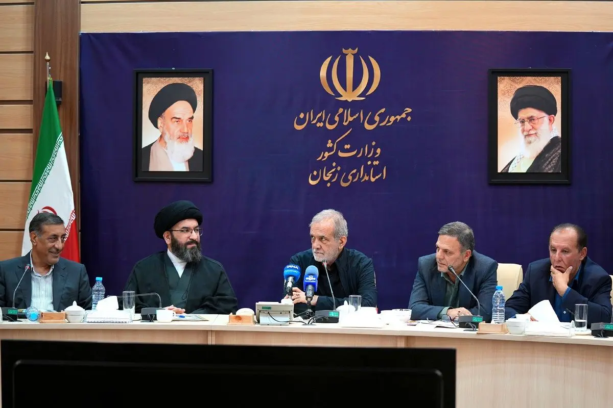 پزشکیان در سفر به زنجان و اولین سالگرد ریاستجمهوری گفت: گیر کردیم ولی تا آخر میمانیم