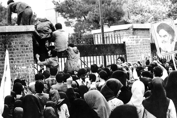 روزی میان واقعه و حقیقت/درباره روایت‌ها از رخدادهای ۱۳ آبان