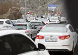 بلاتکلیفی آزادراهی نتیجه لابی فروشندگان زیتون؟ گزارش «هم‏‌میهن» از یک گره ترافیکی در رودبار گیلان که به دلیل بسته بودن مسیر برگشت آزادراه قزوین-رشت مسافران را گرفتار کرده است