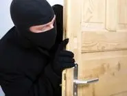 ویدئویی از سرقت عجیب یک لامپ در استان تهران 