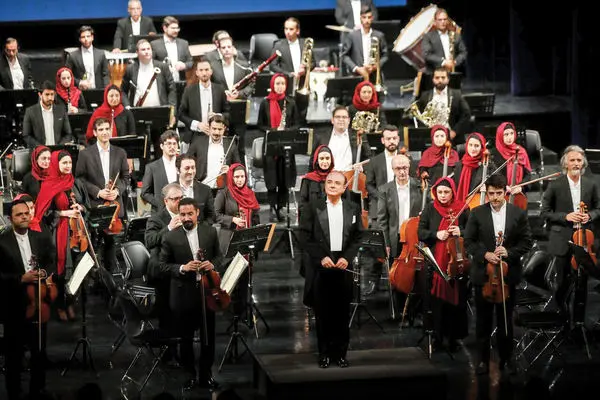 نظم سمفونی و هرج‌ومرج روزگار/نگاهی به ارکستر سمفونیک تهران که آیینه‌ای از تاریخ ایران است در گفت‌وگو با نادر مشایخی و علی رهبری