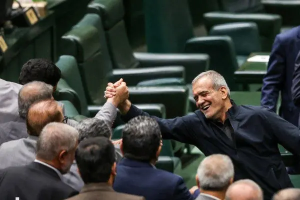 وفاق مرد! زنده‌‏باد وفاق ملی/نقدی بر روندی که دولت چهاردهم پیمود