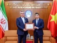 اعطای مدال صلح ویتنام به سفیر ایران به پاس توسعه روابط دوجانبه