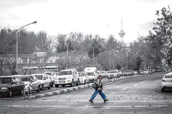 متلک‌انداختن شوخی نیست خشونت است/زهرا بهروزآذر معاون امور زنان و خانواده رئیس‌جمهوری در گفت‏‌وگو با «هم‌‏میهن» از ناآگاهی مردان درباره انواع خشونت علیه زنان سخن گفت