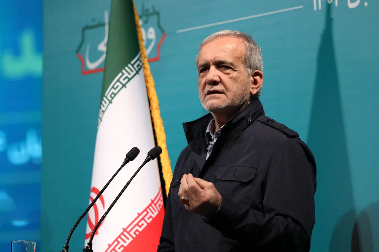 عبور از پزشکیان؟/ درباره کلیشه‌ای قدیمی که نزدیکان رئیس‌جمهور و طیفی از مخالفان سراغ آن رفته‌اند