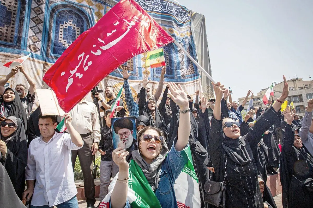 تهران زنده است/حضور گسترده پایتختنشینان در نمازجمعه و تجمع ضدمتجاوز دیروز