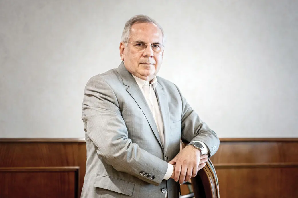 شبه‌علم لوکس/بازخـوانی انتقــادی آرای محمود سریع‌القلم به بهانه گفتار اخیر او درباره اهمیت طبقه متوسط