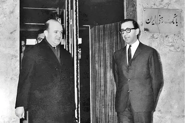 ترجیح شاه این بود که ما بیخود می‌‏گوییم/روایت هوشنگ نهاوندی از «گروه اندیشمندان» که تلاش می‏‌کرد روایت واقعی از اقتصاد ارائه کنند