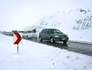 محورهای چالوس و هراز سفیدپوش شدند؛ تردد در اغلب مسیرها روان است
