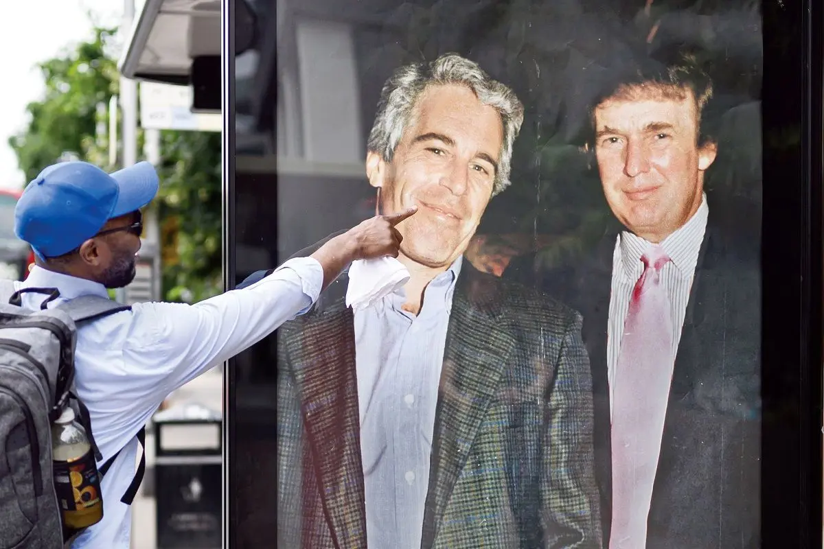 زیر سایه رسوایی/روایت فشاری که ترامپ به دلیل روابطش با جفری اپستین تحمل می‏‌کند