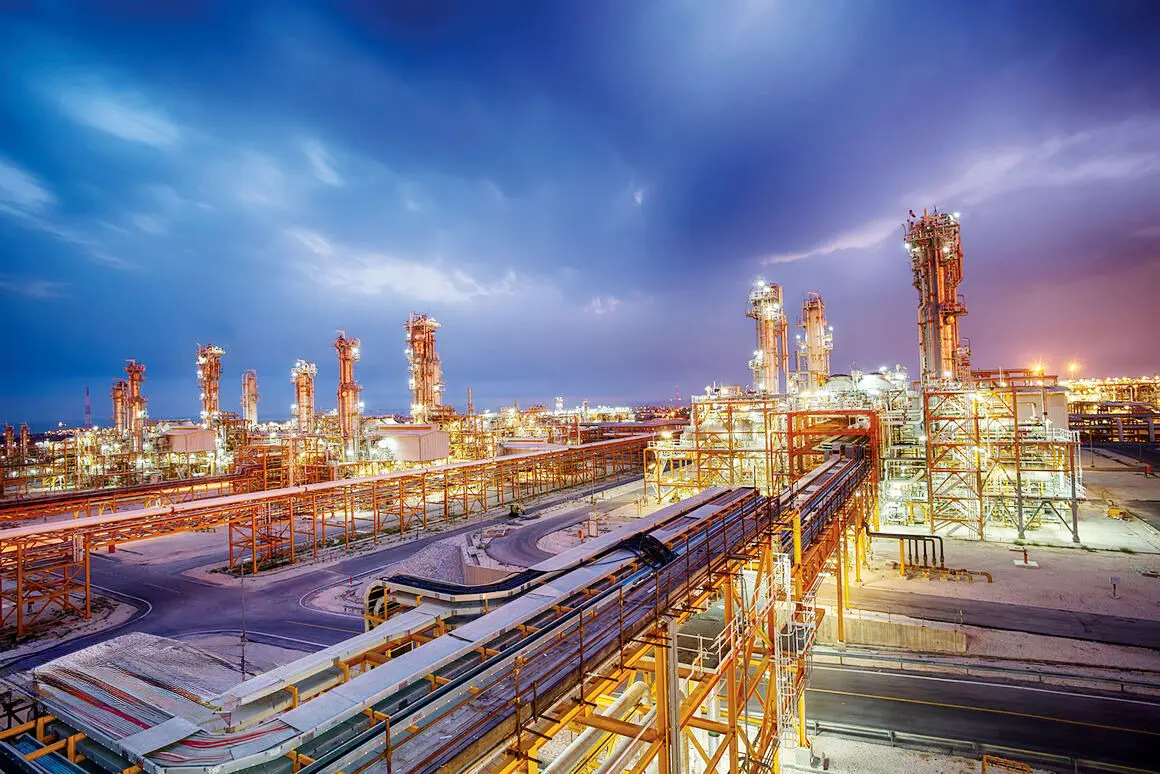 اصرار بر محرمانگی/موافقان و مخالفان ترک تشریفات در قراردادهای نفتی در میزگرد هم‌میهن دلایل خود را مطرح کردند/ بخش آخر