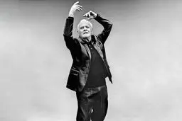 ما انسانیم، شکننده و آسیب‏‌پذیـر/آنتونی هاپکینز در آستانه ۹۰ سالگی از کودکی، سال‏‌های اولیه حضورش روی صحنه، الکلیســم خشم، شهرت، سادگی و تواضع می‌‏گوید