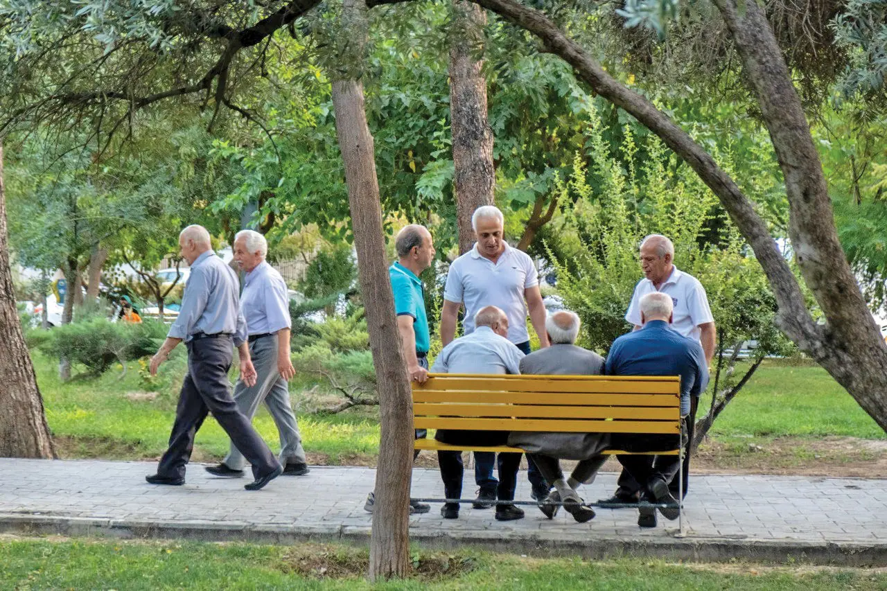 معیشت و درمان بازنشستگان زیر تیغ/بررسی وضعیت مستمری‏، خدمات درمانی و تسهیلات بازنشستگان
که موجب اعتراض و تجمع‌‏های پی‌درپی آن‏ها شده است