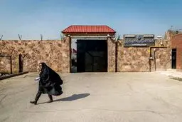 حبس دشوار در حاشیه تهران/گزارش میدانی از محوطه بیرونی زندان تهران بزرگ و قرچک ورامین و گفت‏‌وگو با زندانیان منتقل‌شده از زندان اوین و خانواده‏‌های آنها