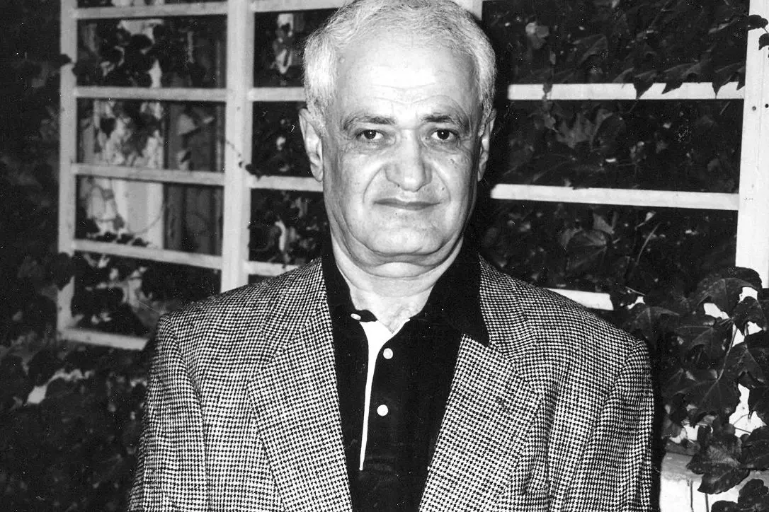 حسن کامشاد درگذشت