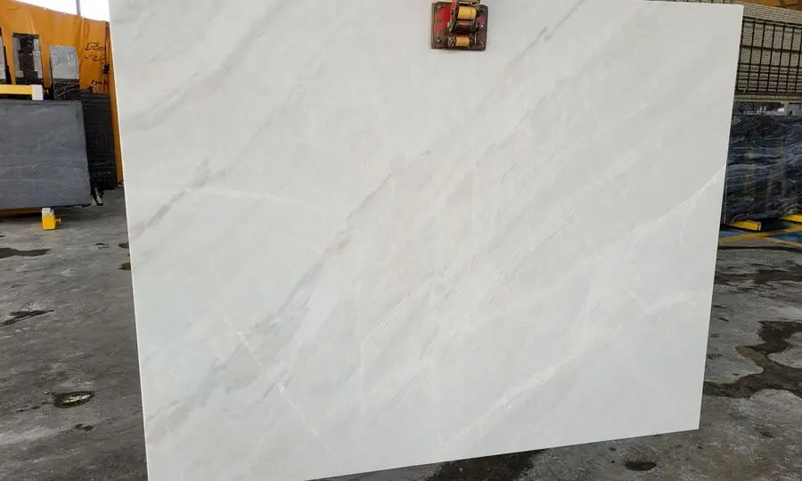 سه‌گانه سنگ‌های لوکس ایران: راهنمای انتخاب بین چینی ازنا، تراورتن عباس آباد و ابیانه