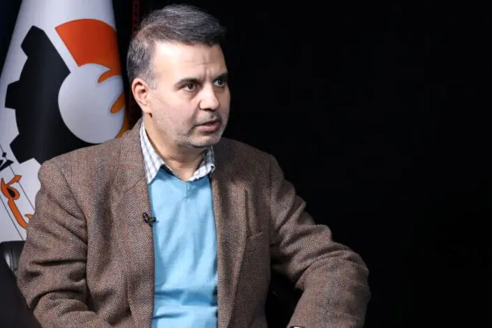 عطا بهرامی کارشناس اقتصادی: تحریمها یکباره رفع نمیشود