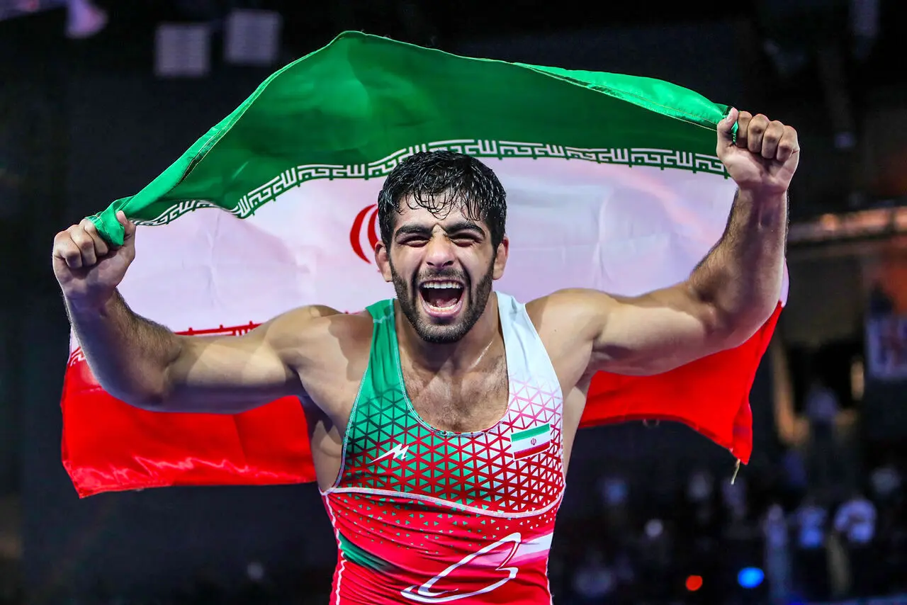 ساروی بر سکوی نخست جهان ایستاد