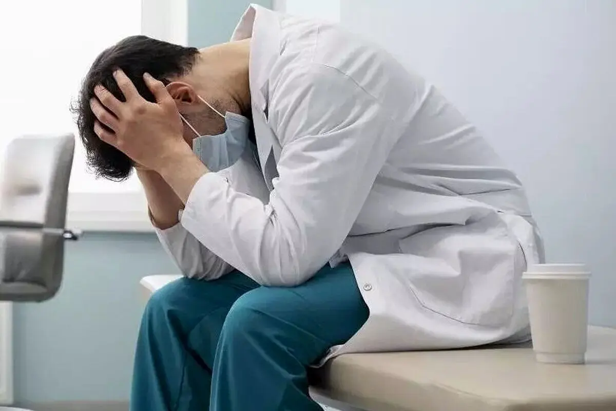 رزیدنتی تحقیر تمام‌عیار