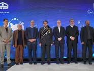 نشان افتخار و حمایل «حامی مدرسه‌سازی ایران» به مدیرعامل بانک ملی اهدا شد/ ساخت ۱۳۵ مدرسه در مناطق محروم کشور