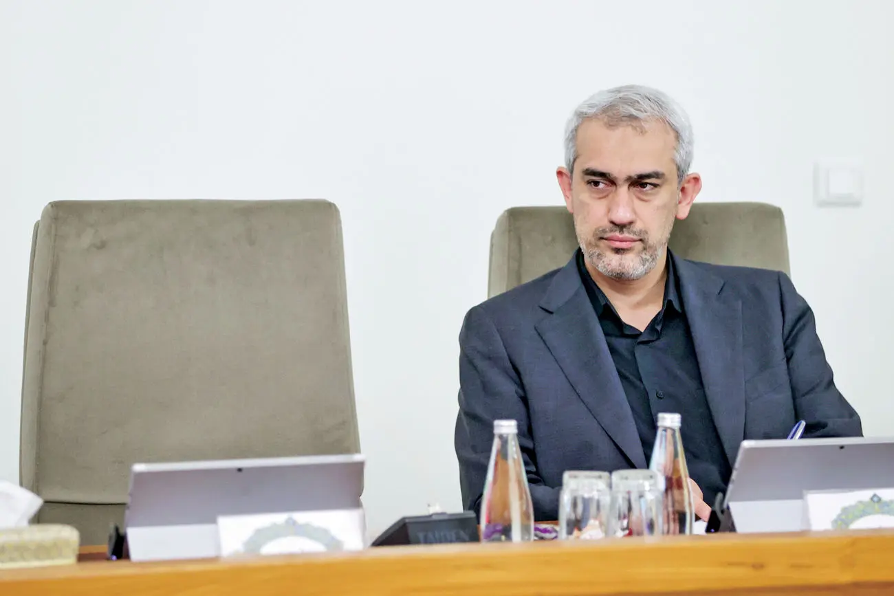 برنامههای روزگار تعلیق/مدنیزاده وزیر اقتصاد، واگذاری مالکیت و مدیریت همزمان به بخش خصوصی را جزو اولویتهای خود دانست